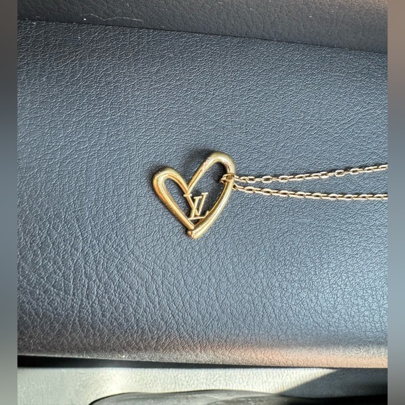 Louis Vuitton heart necklace - Picture 2 of 6